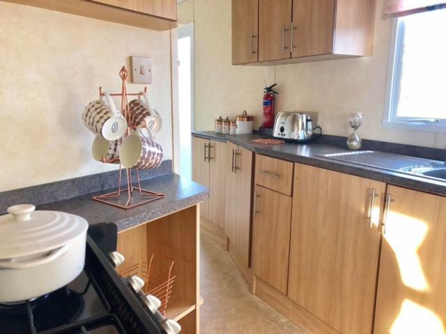Caravan 50. Nairn Lochloy Holiday Park ภายนอก รูปภาพ
