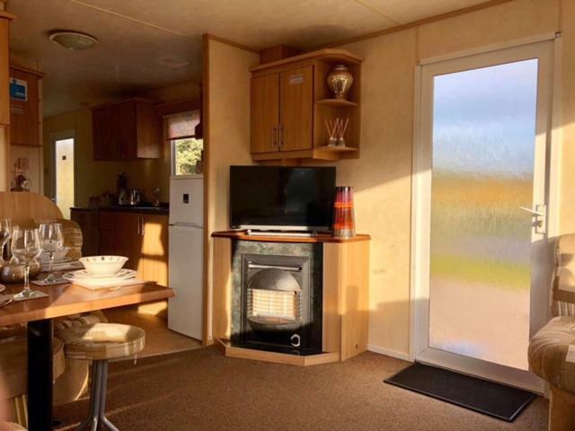 Caravan 50. Nairn Lochloy Holiday Park ภายนอก รูปภาพ